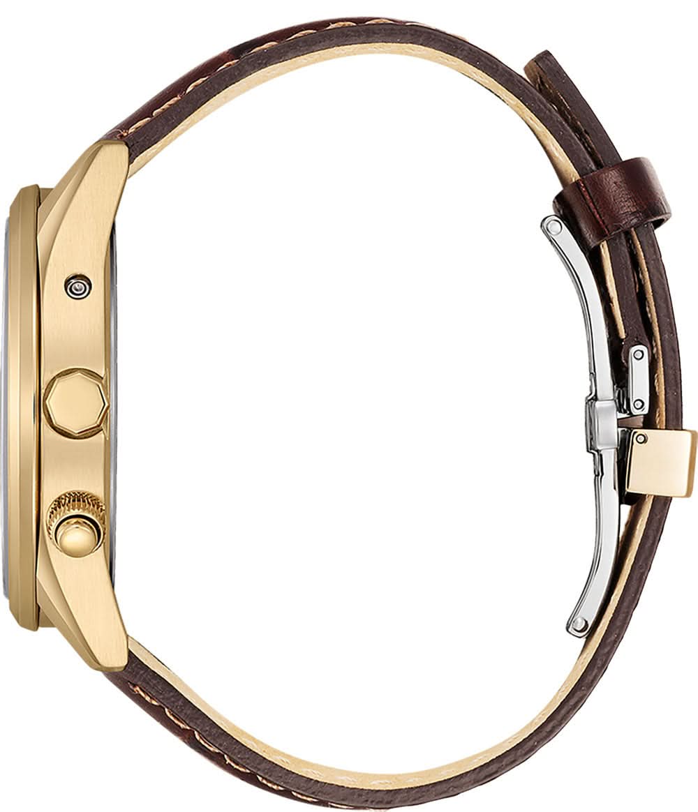 Herrklocka från sidan: guldfärgad boett, krona och brunt läderarmband med spänne