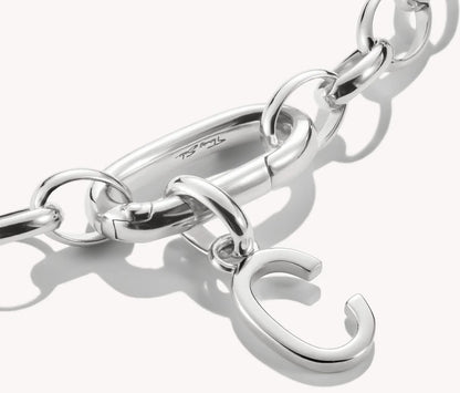 Thomas Sabo berlock bokstav C, detaljer på ögla och länkar, silverfärgad