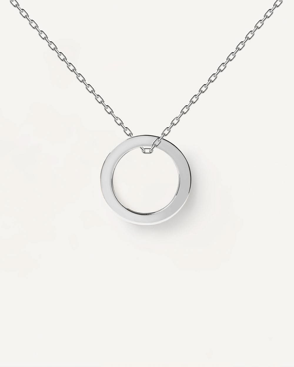 "Halsband i 925 sterling silver med runt hänge och litet öglefäste upptill"