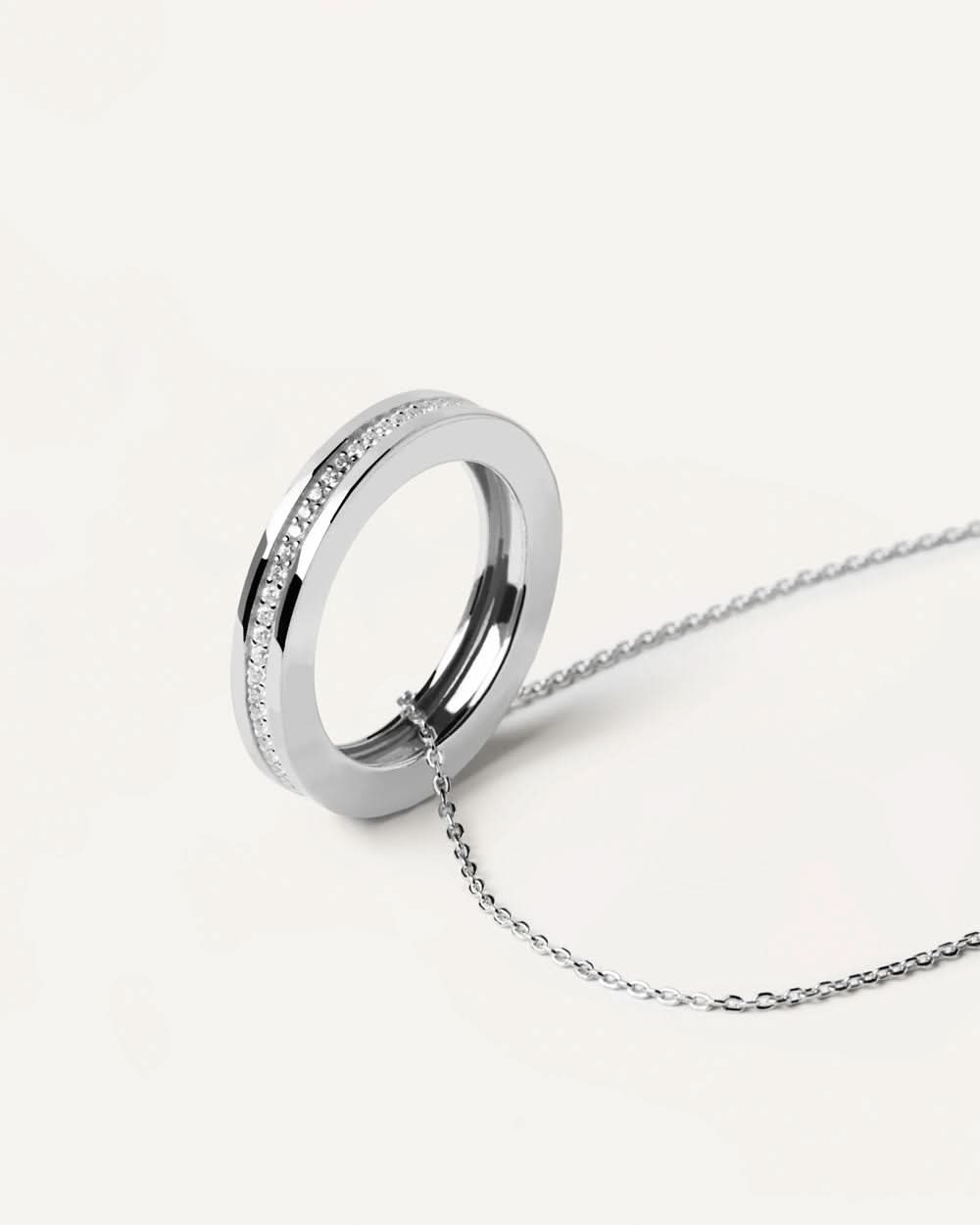 Halsband i 925 sterling silver med platt, ringformad berlock och zirkoniainfattning