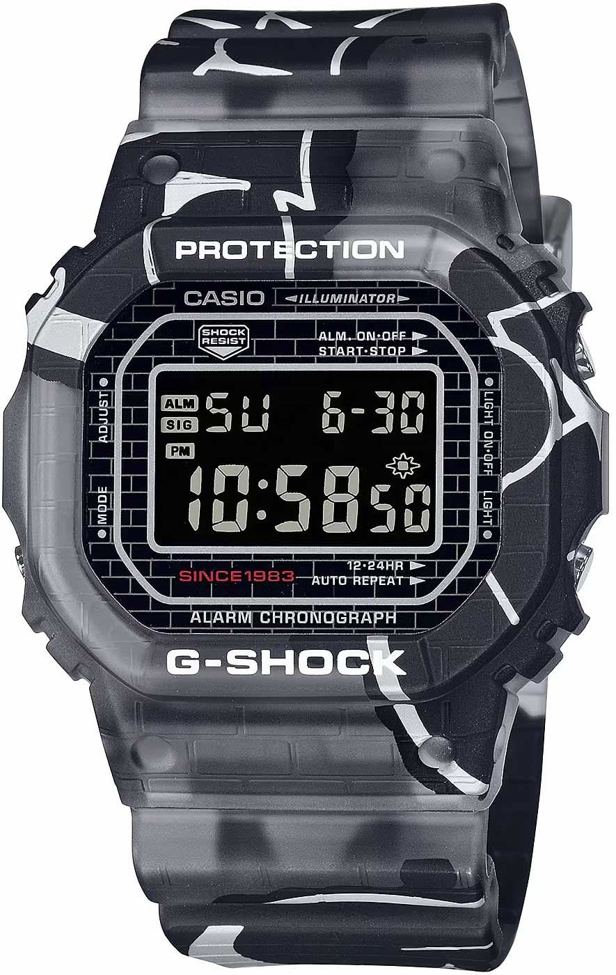 Casio G-Shock herrklocka med svart digital display och svart armband