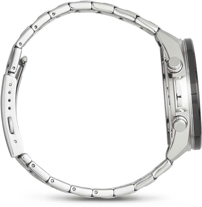 Armbandsur för herrar med silverfärgat metallarmband, sidovy från boettens baksida
