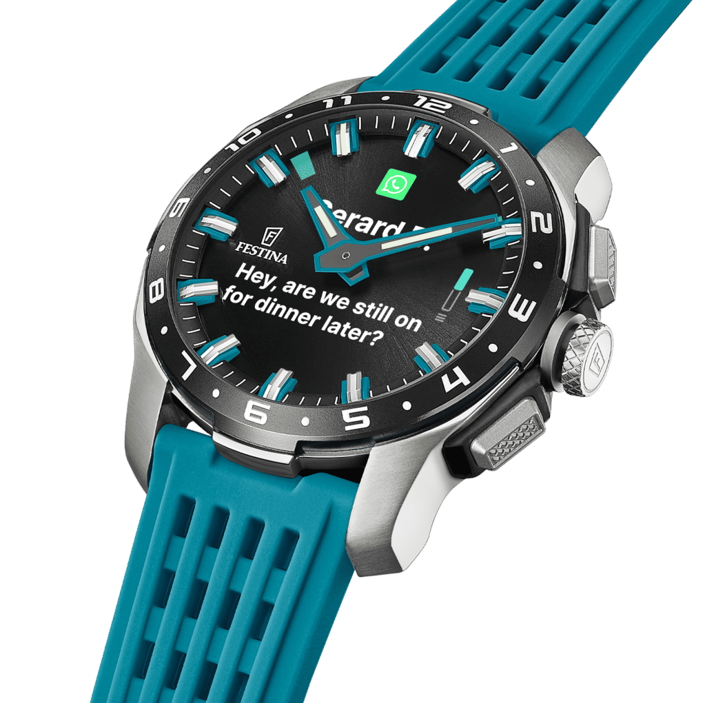Festina hybrid titan klocka med blått silikonband, svart urtavla och silverfärgad ram