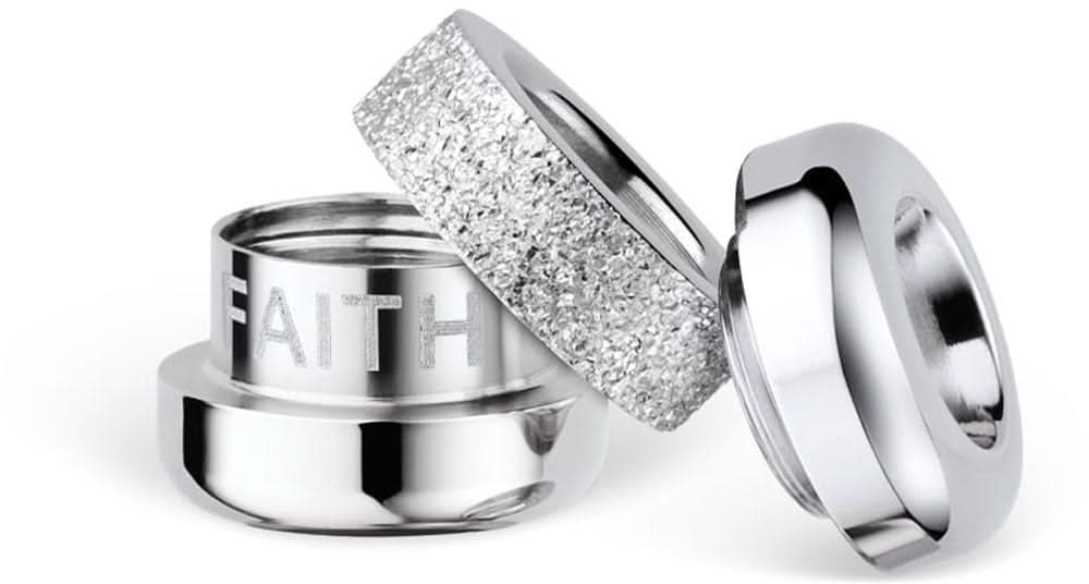 Charm i rostfritt stål med glitterband, öppna ringar och inre prägling