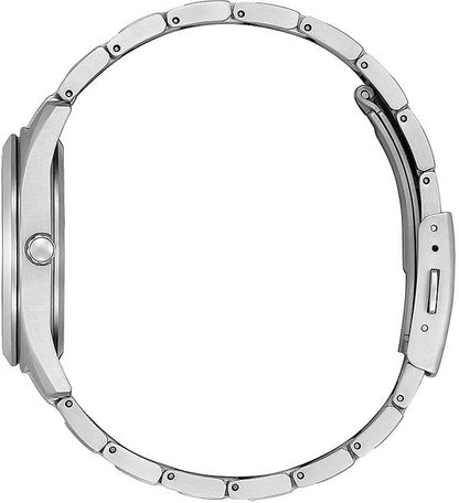 Damklocka med silverfärgat metallhölje och länklänkarmband; sidokontroller synliga.