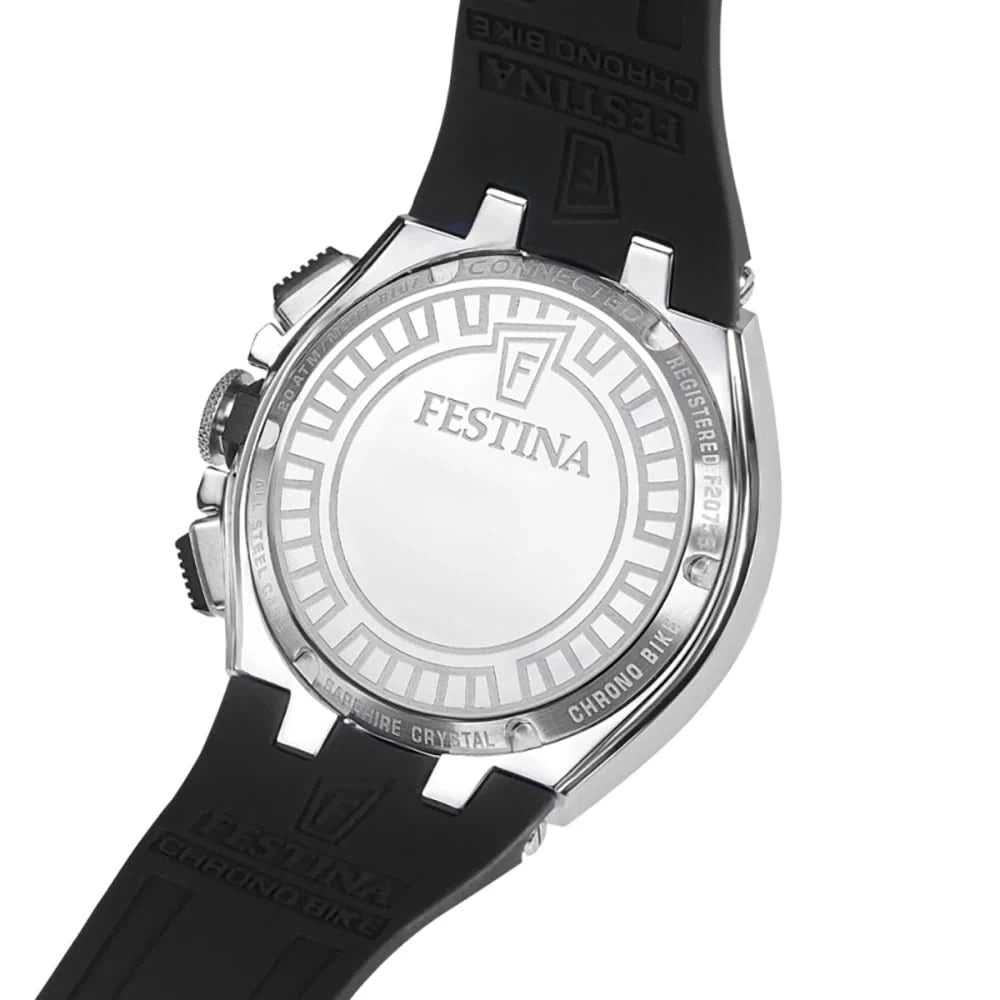Herrklocka med silverfärgad boett och svart sportarmband, Festina-logotyp.