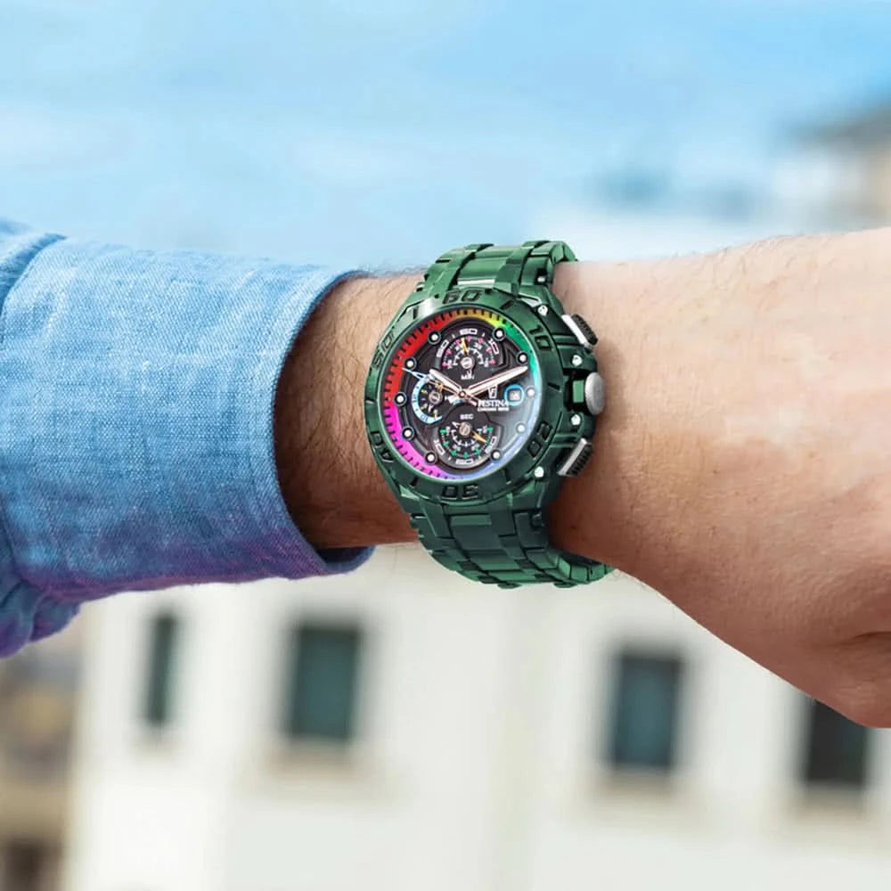 Festina Chrono Bike herrklocka på handleden med grönt armband