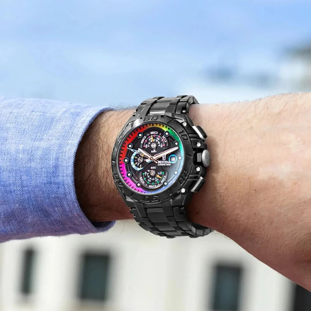 Herrklocka på handleden: svart metallarmband, flerfärgad kronografurtavla