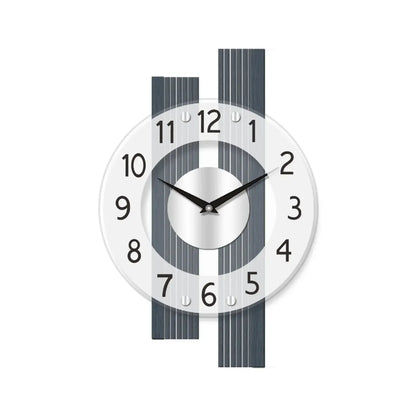 Wanduhr mit anthrazitfarbenem Ziffernblatt, römischen Ziffern und Zeigern