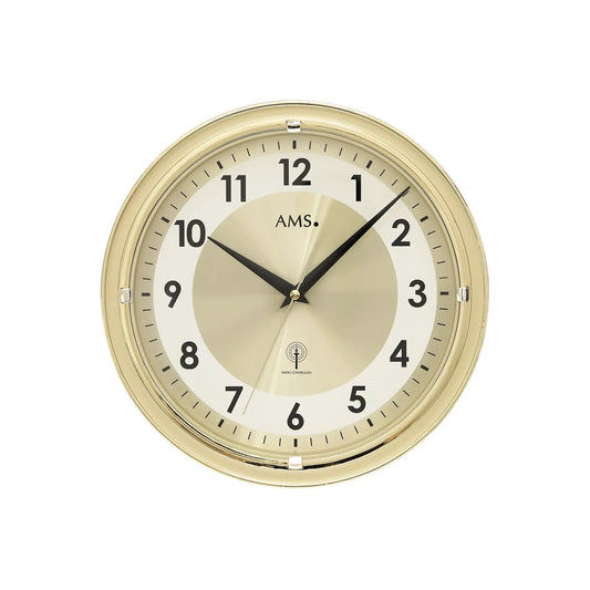 AMS Wanduhr mit Messingrahmen, beigem Zifferblatt, schwarzen arabischen Ziffern und Zeigern