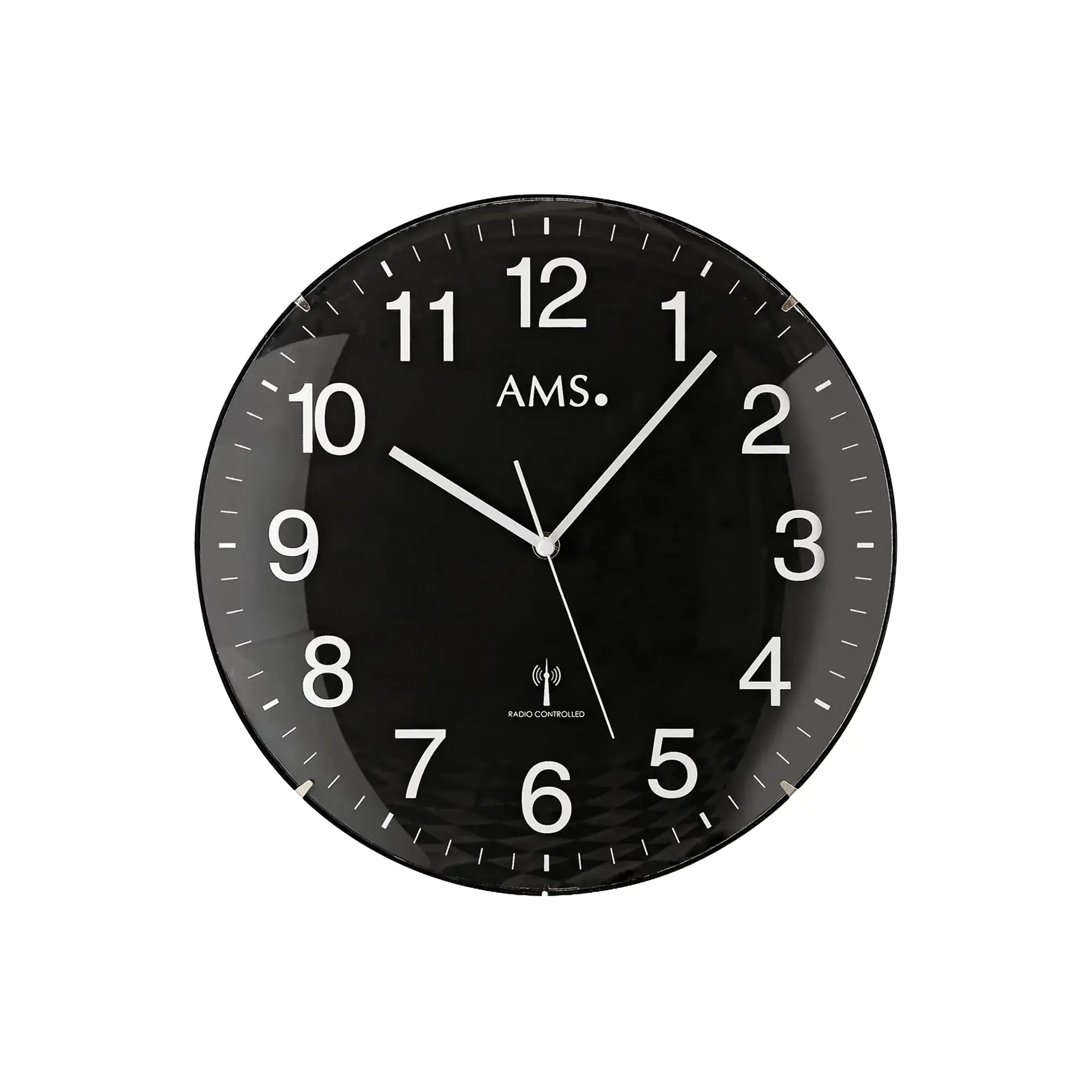 AMS Wanduhr schwarz mit weißen Ziffern, Strichskala, zwei Zeigern und Funk-Logo