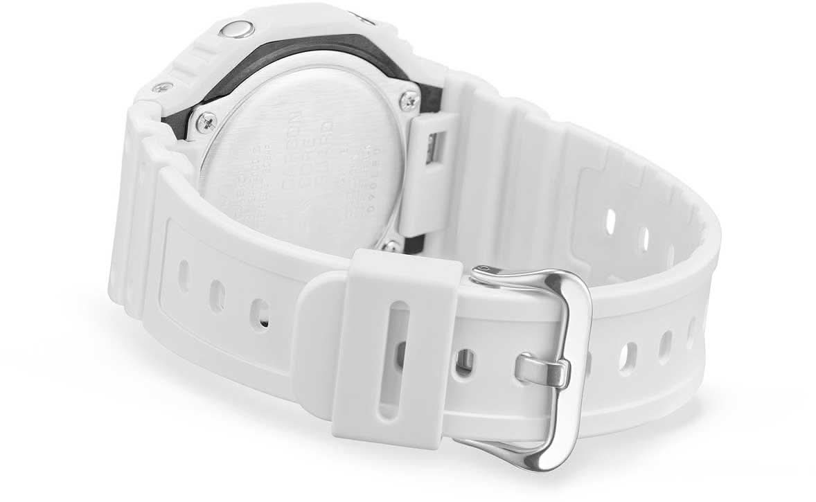 Casio G-Shock herrklocka med vitt silikonarmband och metallspänne