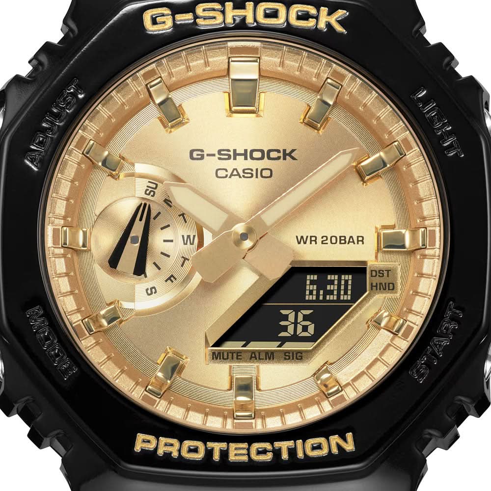 Casio G-Shock närbild: guldfärgad urtavla med svarta visare, WR 20 BAR-tryck