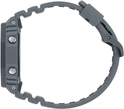 Casio G-Shock herrklocka, grått plastarmband med spänne och tryckknappar
