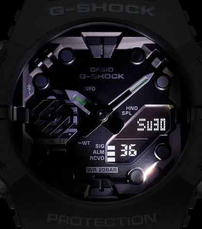 G-SHOCK herrklocka med detaljerad urtavla, svarta kronograf-element och digital display