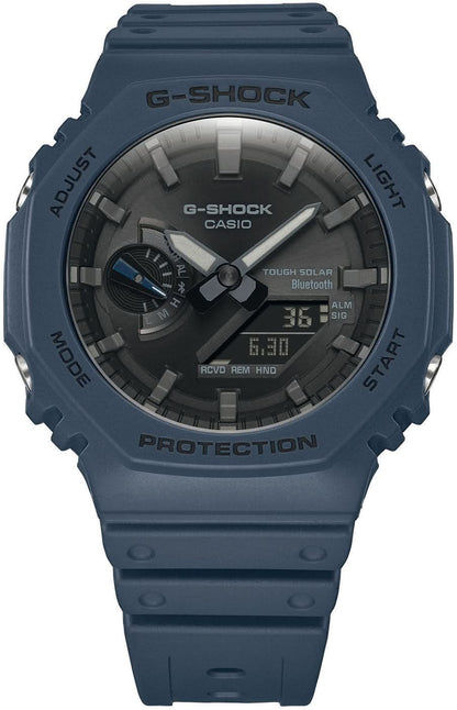 Casio G-Shock herrklocka med blå boett, mörk urtavla och silikonarmband
