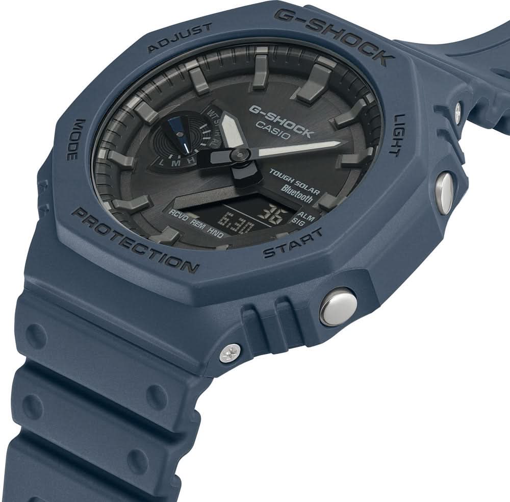 Casio G-Shock herrklocka, blå boett med krona och knappar, närbild