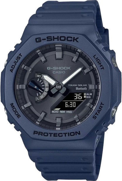 Casio G-Shock herrklocka i blått med mörk urtavla och silikonarmband, vy från sidan