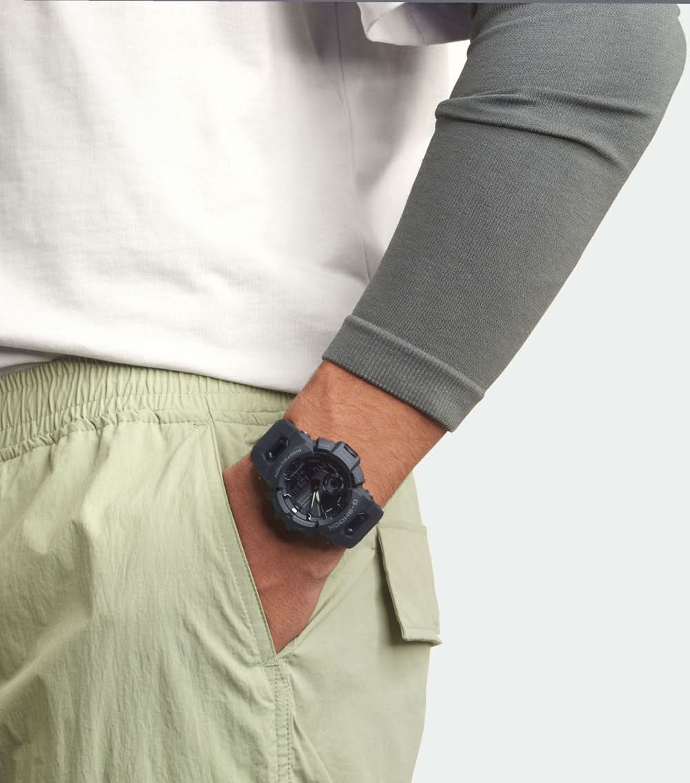 Armbandsur för herrar på handleden, svart boett och armband, matt finish