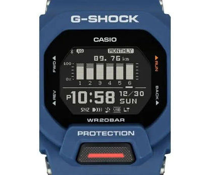 G-Shock digital klocka med blått hölje och svart urtavla med tid