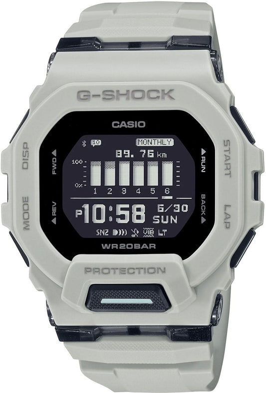 G-SHOCK herrklocka med digital display, vitt armband och boett