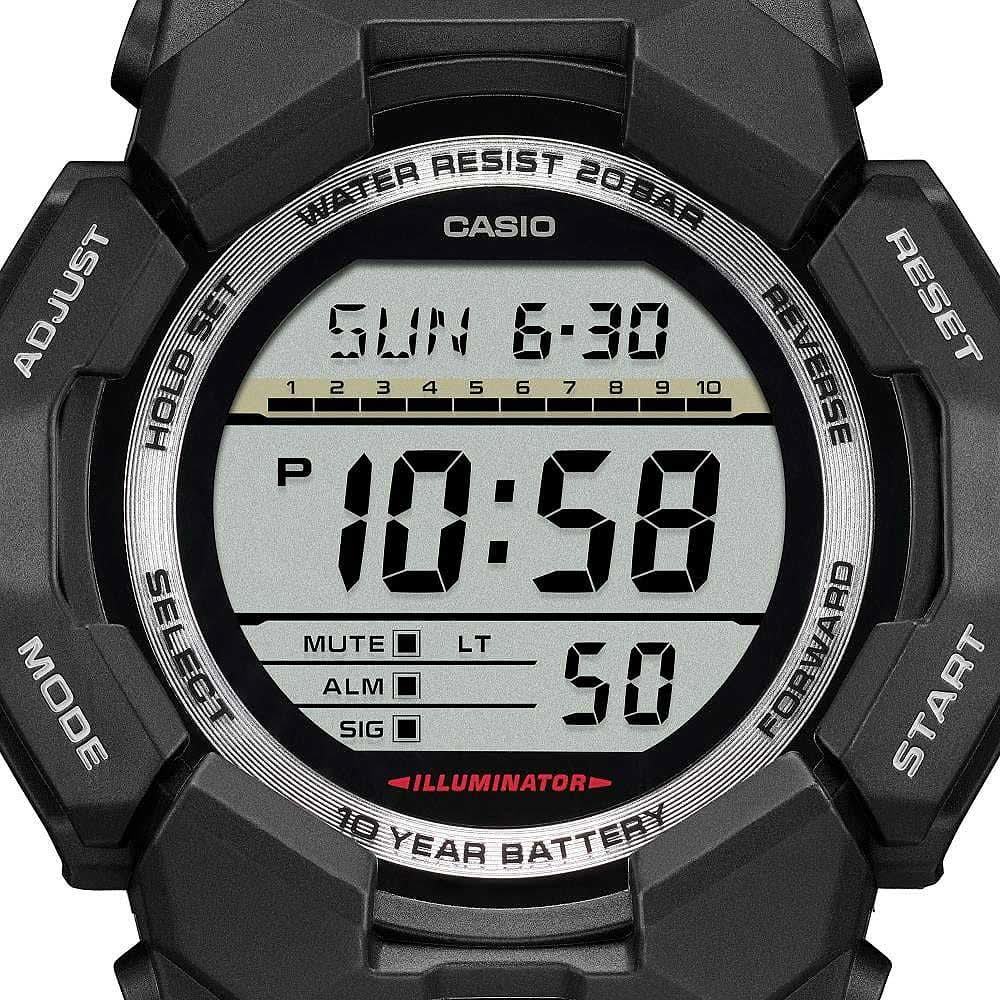 Närbild på digital G-Shock herrklocka, svart boett med stor digital display