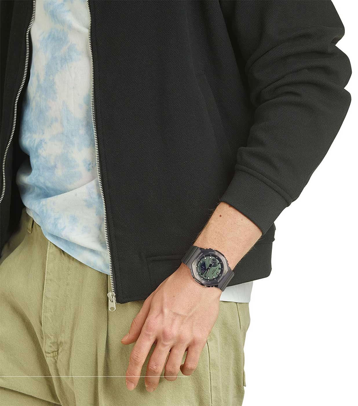 Herrklocka på handleden: grön-svart display i boett, silikonarmband.