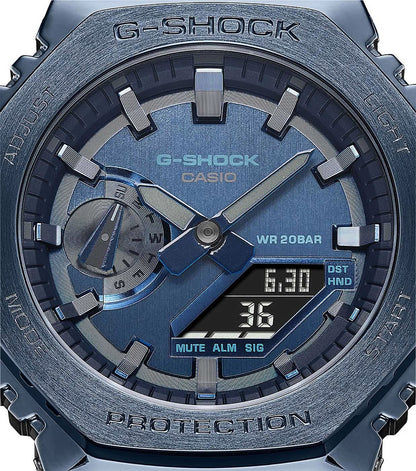 G-Shock herrklocka: blå urtavla med silvermarkeringar och skyddskant