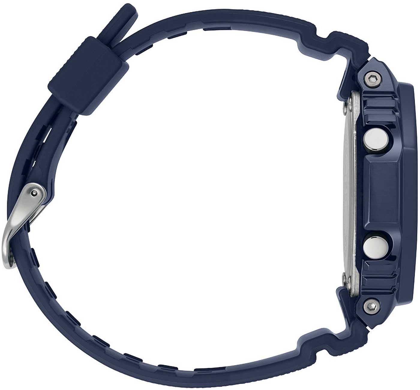 G-Shock herrklocka, vy över armband med metallöglor och blått gummiband