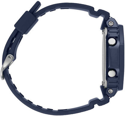 G-Shock herrklocka, vy över armband med metallöglor och blått gummiband