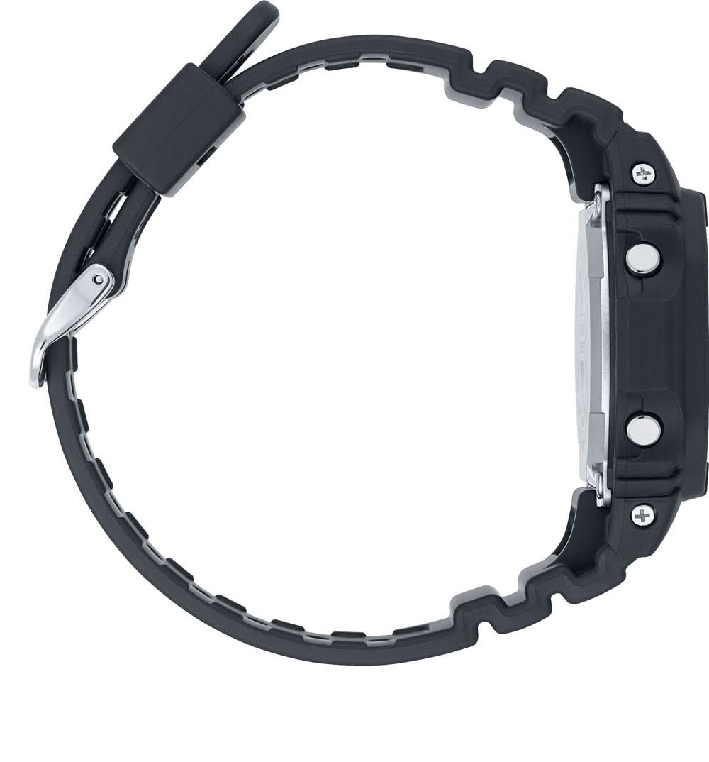 Herrklocka med svart armband, metallspänne och länkstruktur
