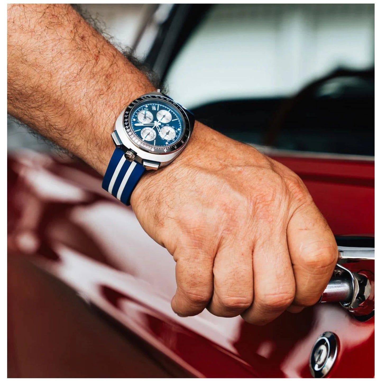 Zegarek Bulova Chronograph z niebiesko-białym silikonowym paskiem w paski i niebieską tarczą