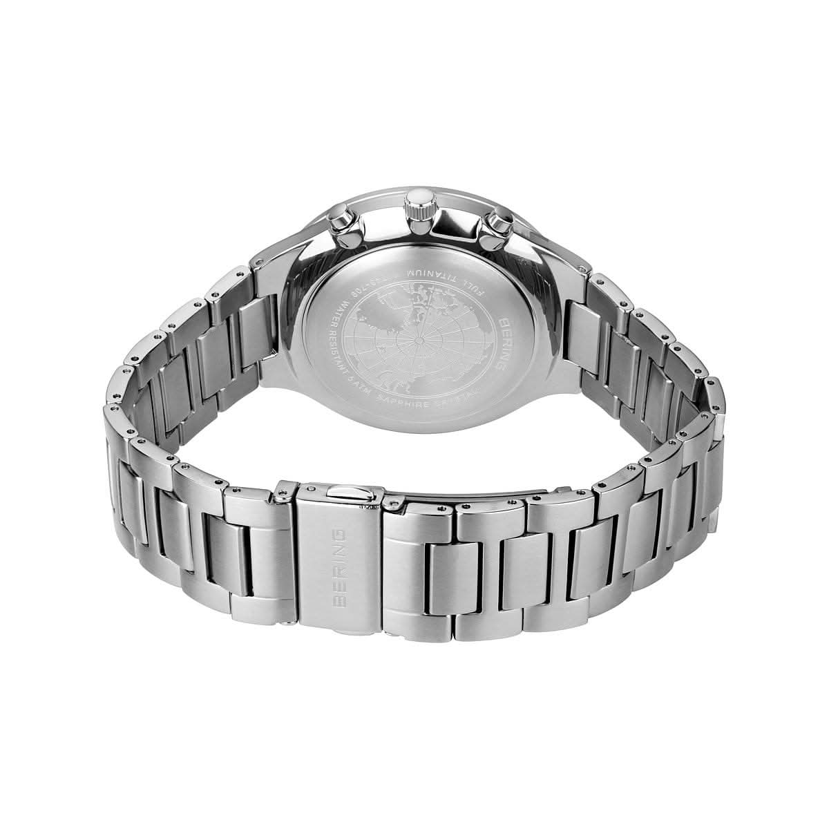 Herrarmbandsur bakifrån: slutet titanarmband med vikbart spänne