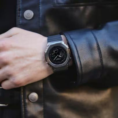 Casio G-Shock GM-2100BB-1AER herrklocka • Extremt stöttålig • 20 bar vattentäthet