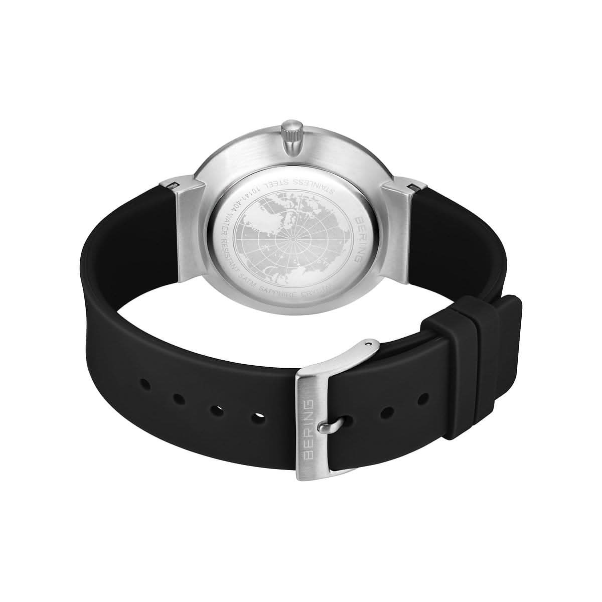 Damklocka, spänne vy: svart läderarmband med stiftspänne, silverfärgat urverk