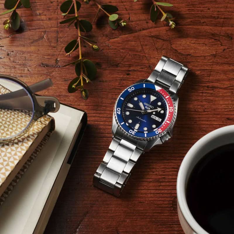 Herrklocka med blå urtavla, Pepsi-bezel och brett armband i rostfritt stål