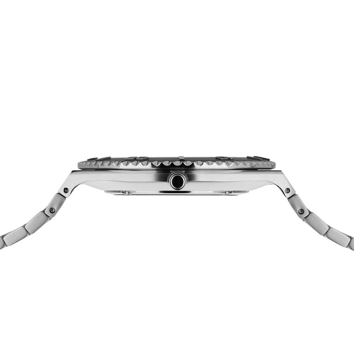 Herrarmbandsur, sidovy med krona, boett i rostfritt stål och metallarmband