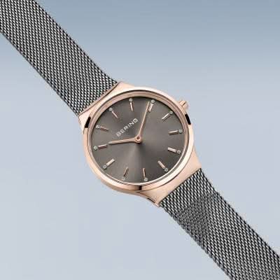 Damklocka, snedvy: roséguldpläterad infattning, mörkgrå urtavla, Milanese-armband