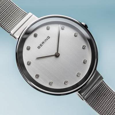Damklocka med silverfärgad urtavla och indexstenar, Milanese-armband, Bering