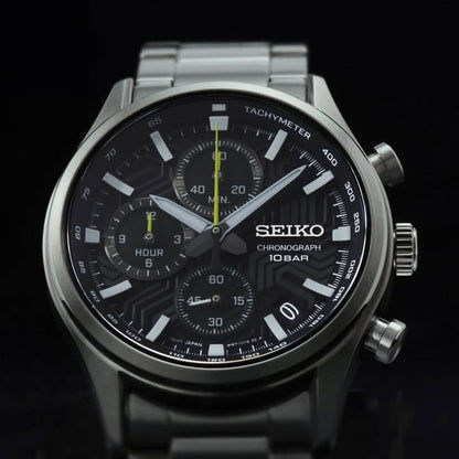 Seiko Chronograph-klocka för män med rostfritt stålboett och svart urtavla.