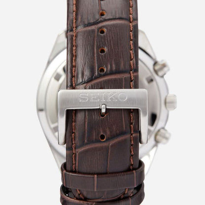 "Seiko herrklocka med brunt läderarmband och spänne, närbild med SEIKO-logotyp"