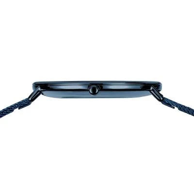 Bering Ultra-Slim-klocka: platt boett uppifrån med blått Milanese-armband