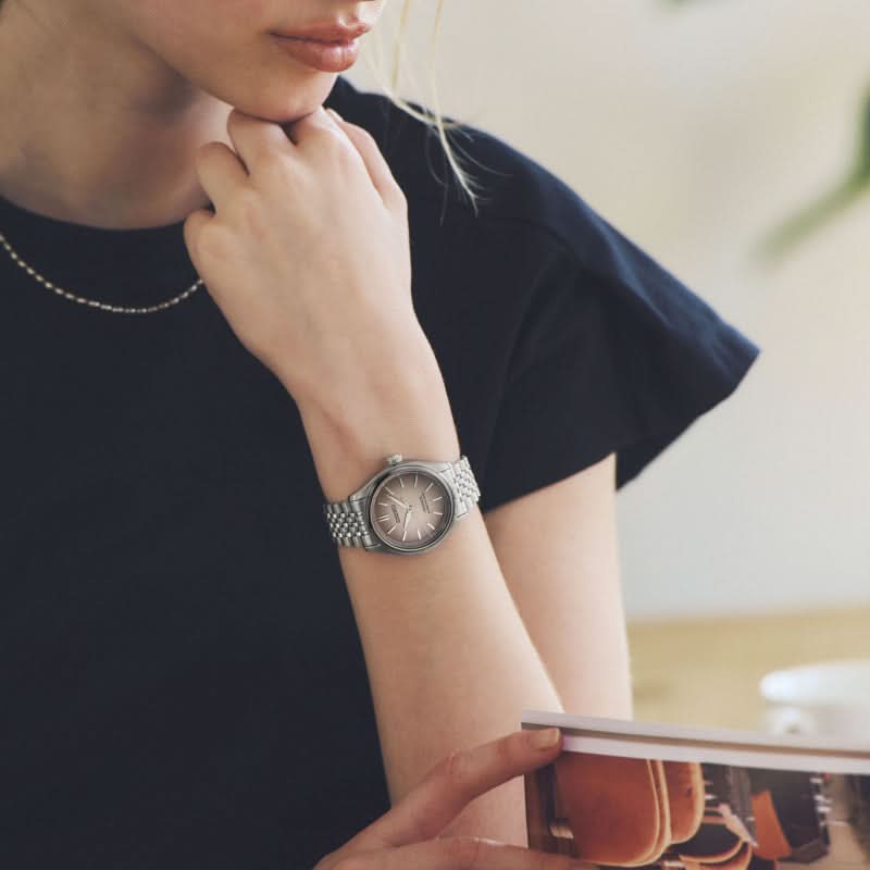 Herrklocka på handleden: Seiko Presage med silverfärgad urtavla och armband i rostfritt stål