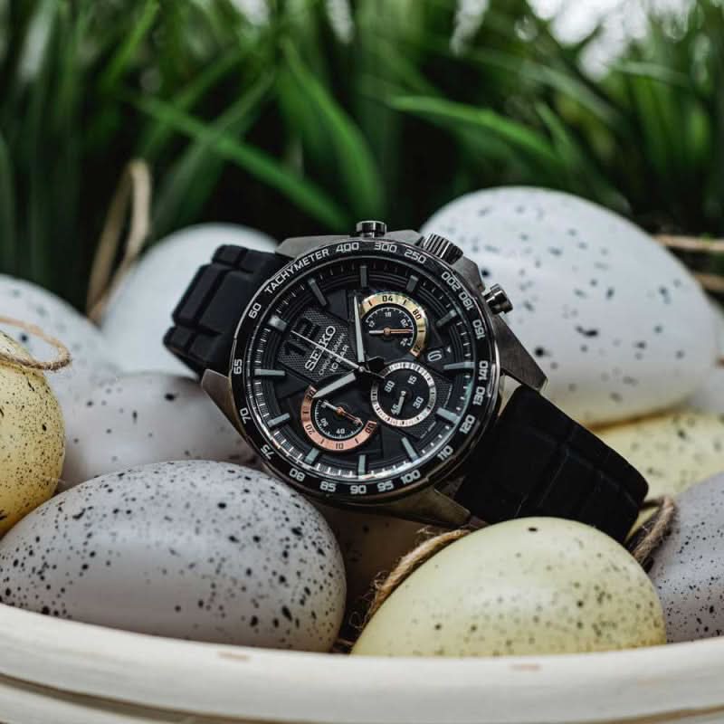 SEIKO Chronograph herrklocka med svart urtavla och svart gummiarmband