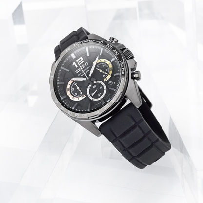 SEIKO Chronograph herrklocka med mörkt hölje, svart urtavla och gummiarmband