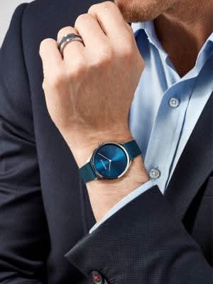 Armbandur med blå urtavla och milanesisk länk