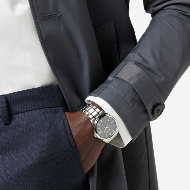 Herrklocka på handleden: armband i silverfärgat rostfritt stål och blå urtavla