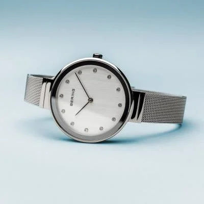 Damklocka i sidovy med silverfärgat Milanese-armband och rund urtavla