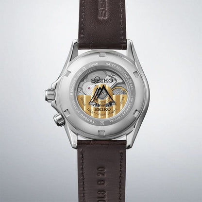 Seiko Prospex herrklocka med graverat bakboett och brunt läderarmband