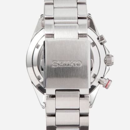 Armband och boett i rostfritt stål på en herrklocka med SEIKO-prägling, synliga tryckknappar